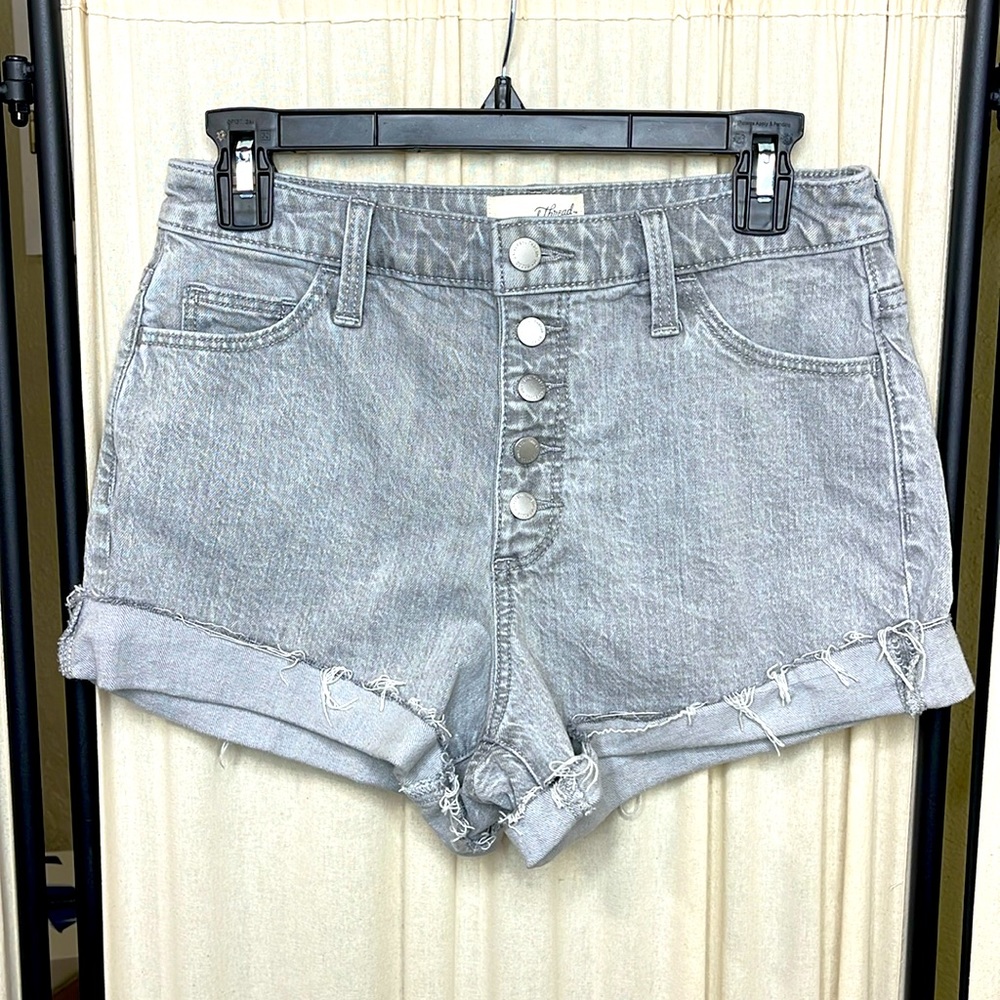 EXCELLENT CONDITION! UNIVERSAL THREADS VINTAGE MINDI HIGH RISE SHORTS SIZE 6/28R